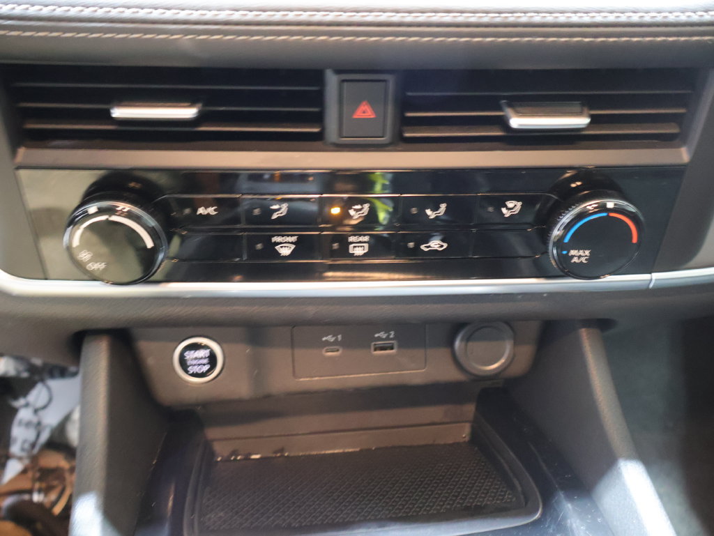 Used 2023 Nissan Rogue S AWD/4WD image 28