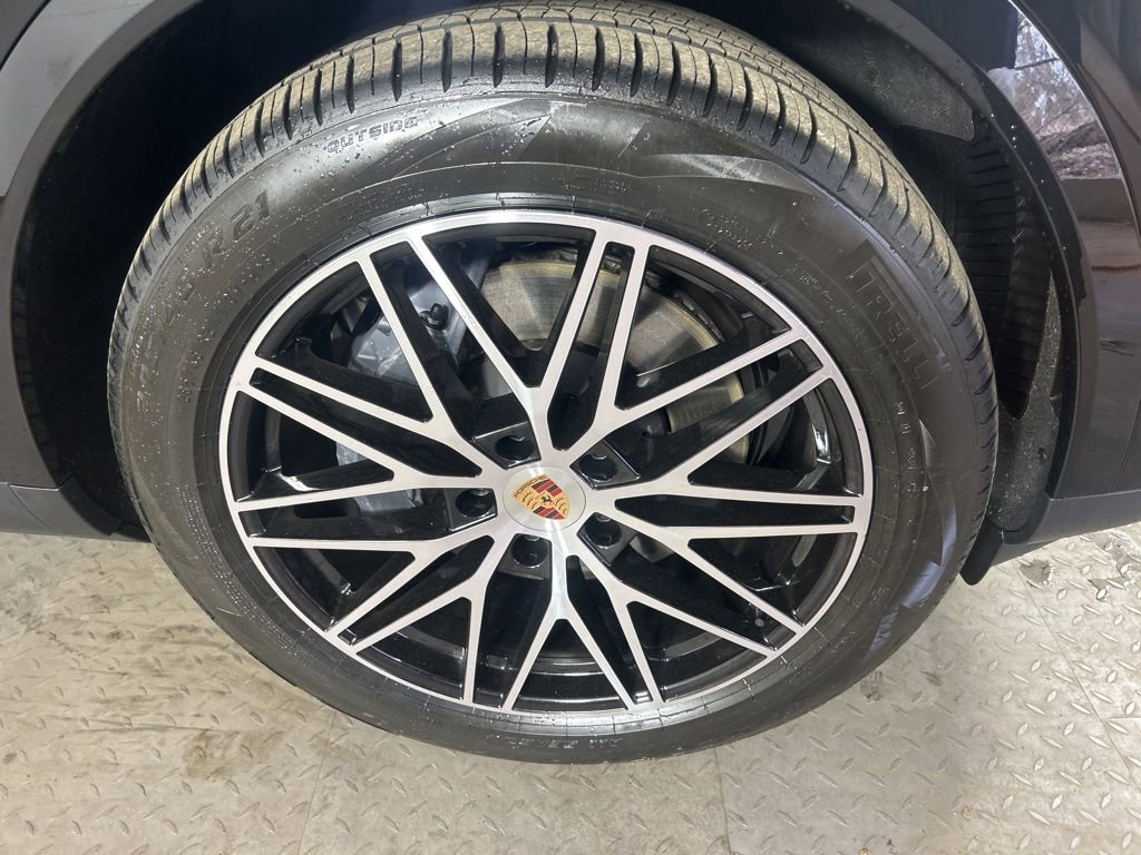 Certified 2026 Porsche Cayenne Coupe image 11