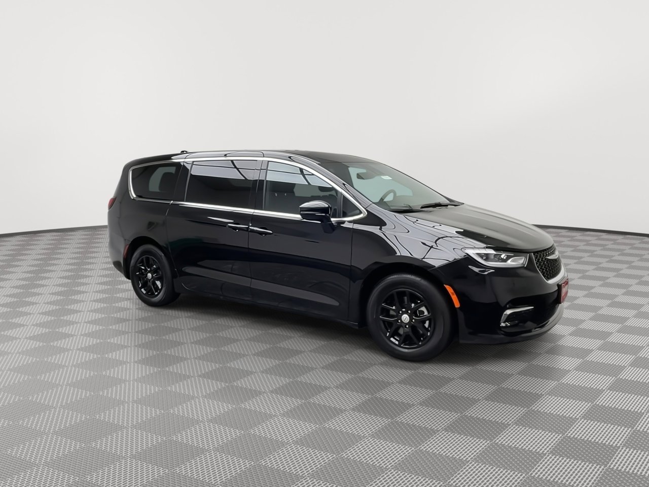 Used 2025 Chrysler Pacifica Select image 39