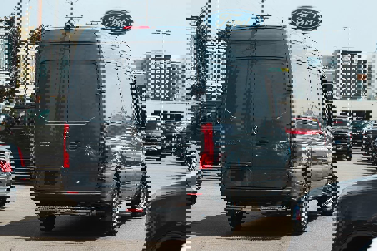 Used 2019 Mercedes-Benz Sprinter 144 image 2