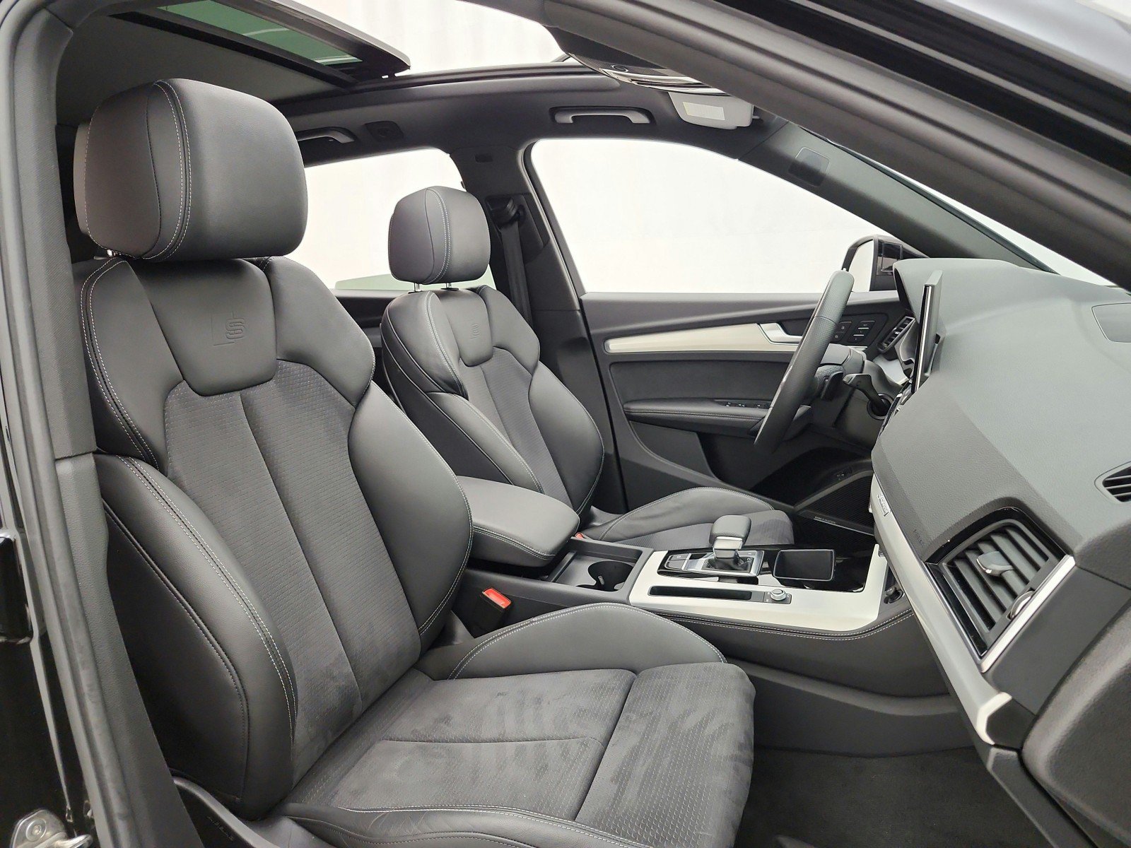 Used 2024 Audi Q5 e Premium Plus w/ Premium Plus Package AWD/4WD image 20