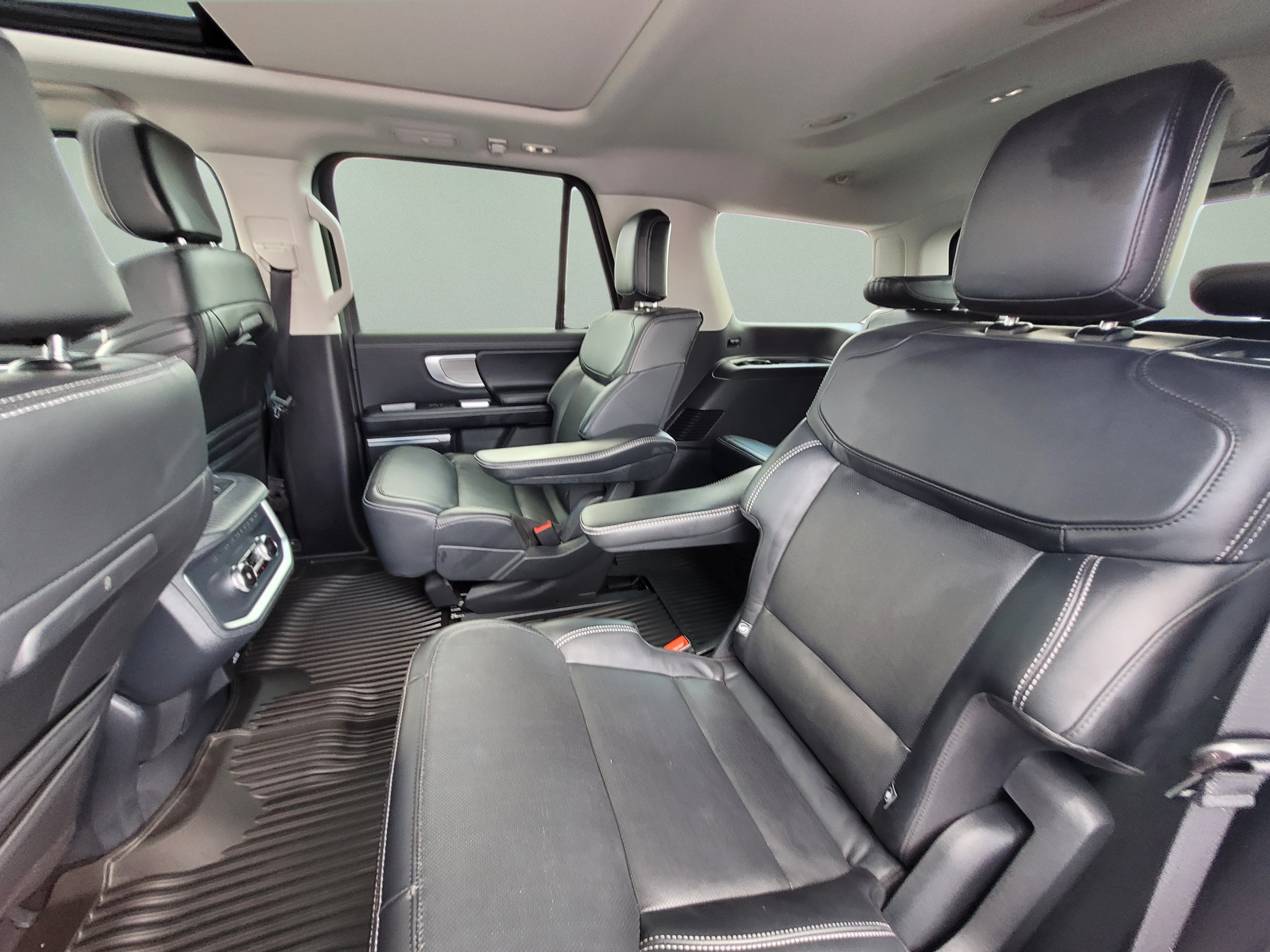 Used 2025 Ford Expedition Platinum AWD/4WD image 16