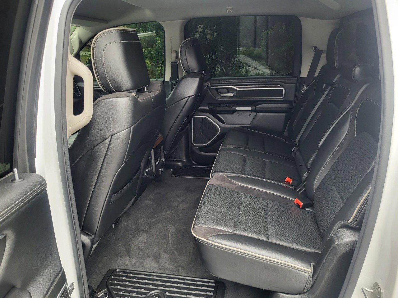 Used 2022 RAM 1500 Laramie AWD/4WD image 14