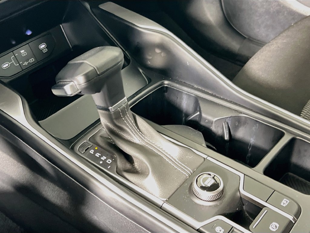 Certified 2025 Kia Sorento LX FWD image 17