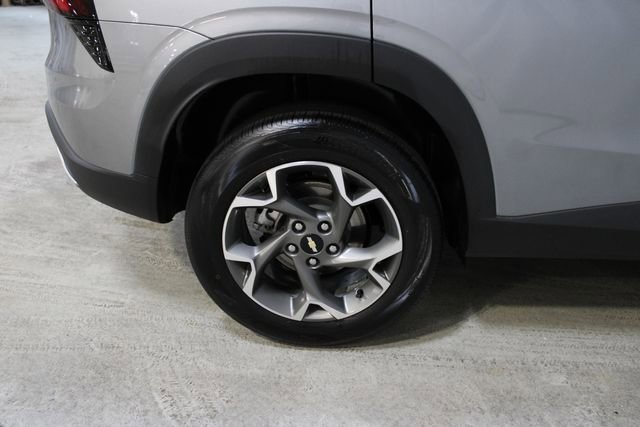 Used 2025 Chevrolet Trax LT w/ Driver Confidence Package image 32