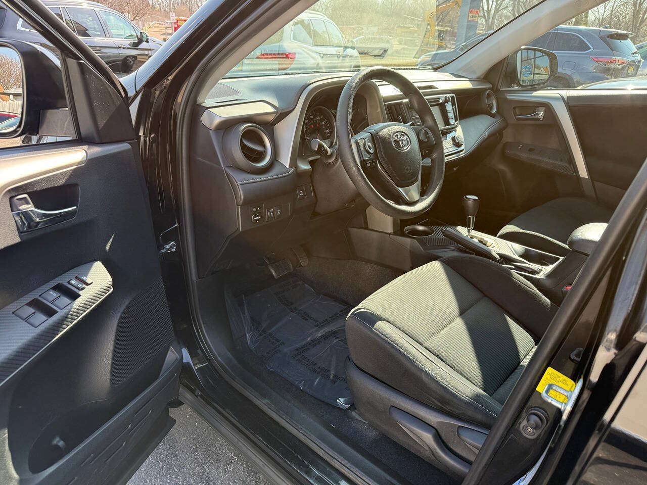 Used 2015 Toyota RAV4 XLE AWD/4WD image 57