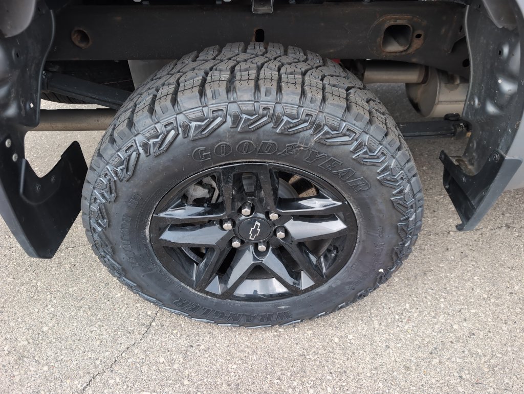 Used 2024 Chevrolet Silverado 1500 LT Trail Boss w/ Convenience Package II AWD/4WD image 9