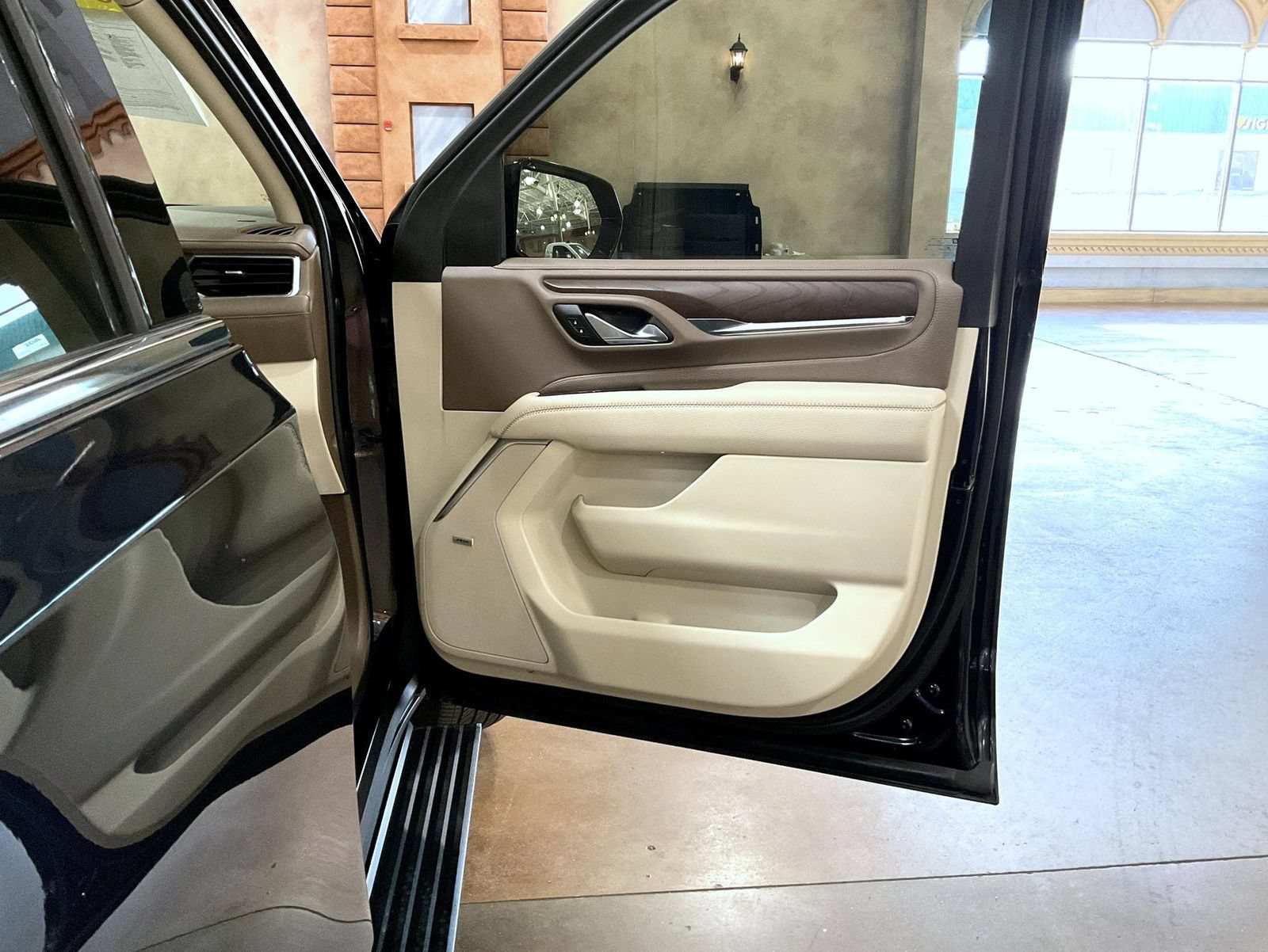 Used 2023 GMC Yukon XL Denali AWD/4WD image 16