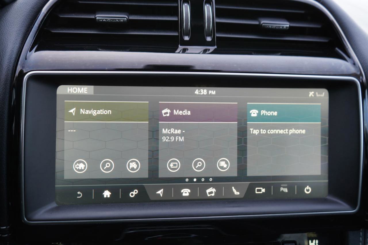 Used 2020 Jaguar F-PACE R-Sport image 45