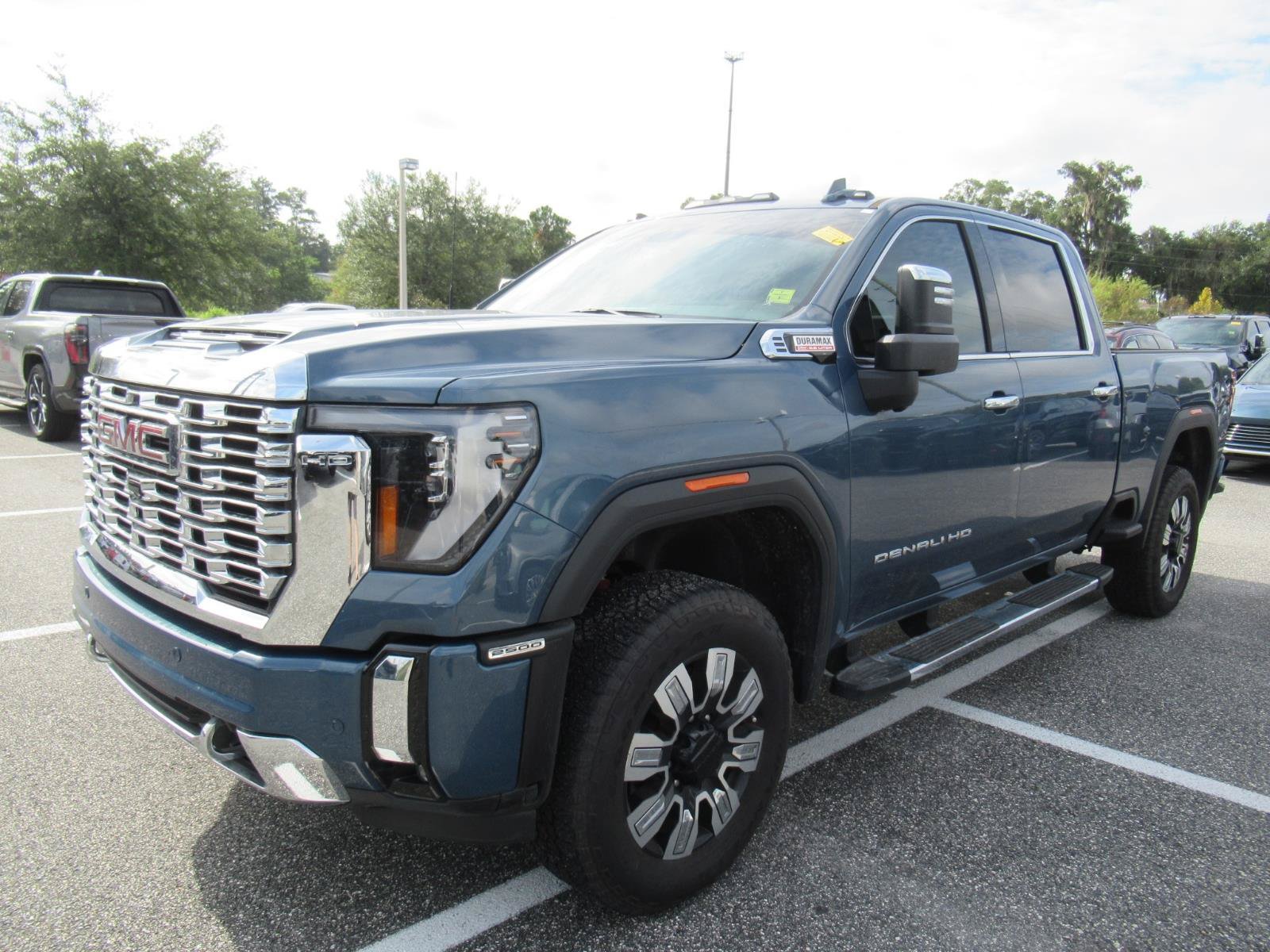 Used 2025 GMC Sierra 2500 Denali w/ Denali Reserve Package AWD/4WD image 2