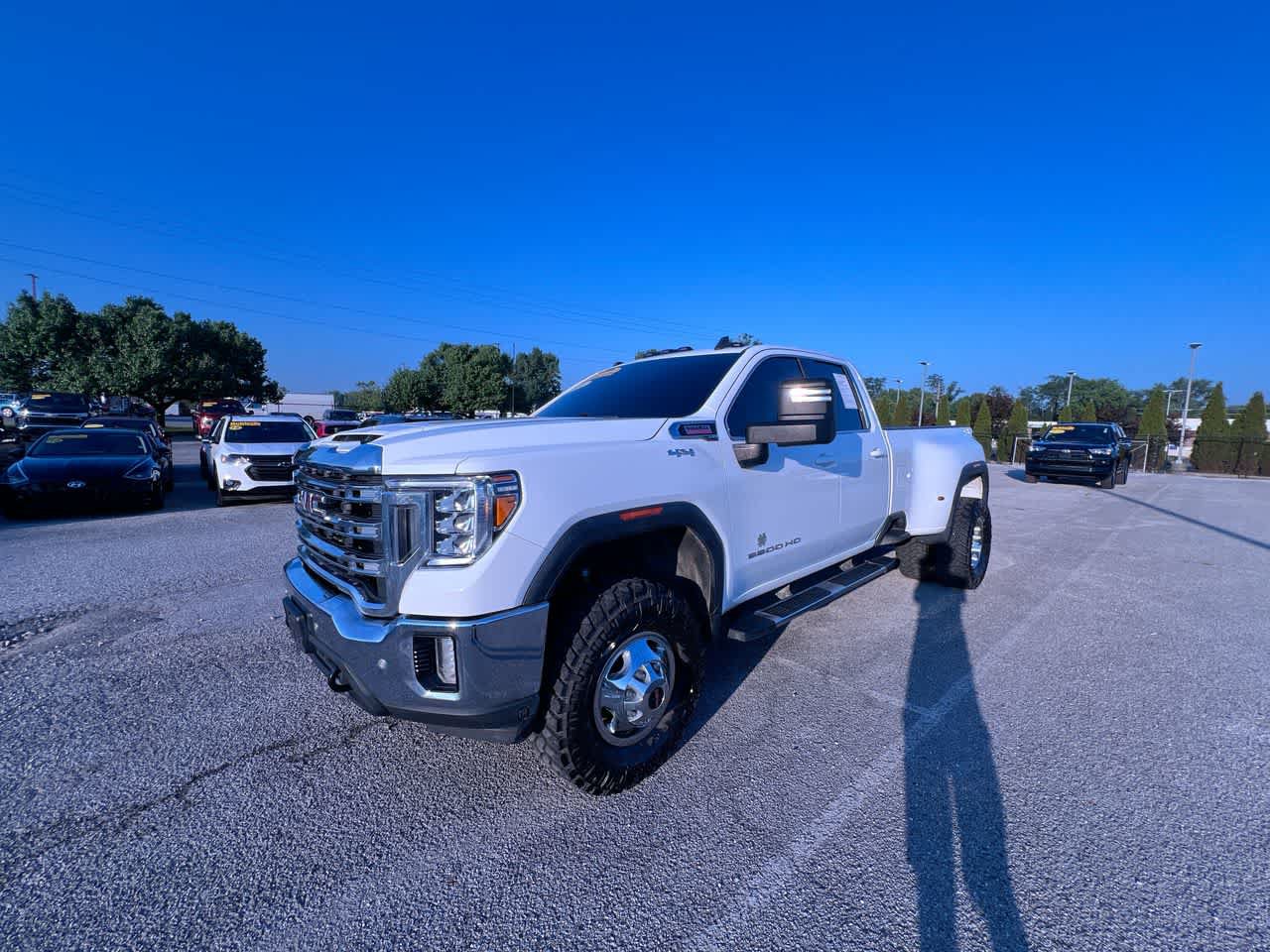 Used 2022 GMC Sierra 3500 SLE w/ SLE Convenience Package AWD/4WD image 4