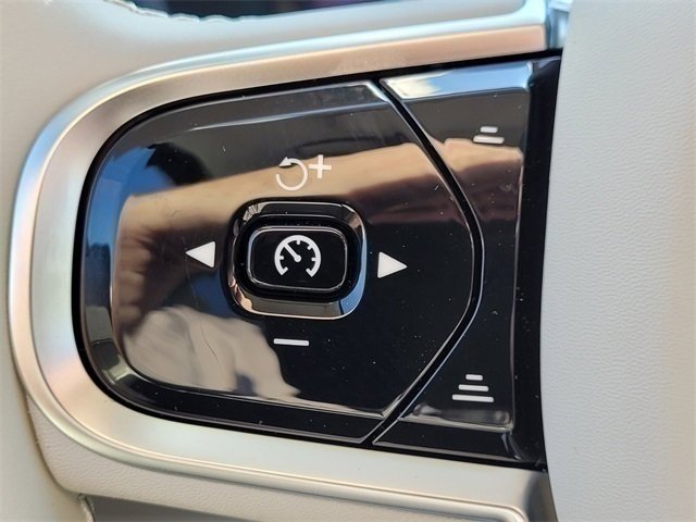 Certified 2025 Volvo XC90 T8 Plus image 28