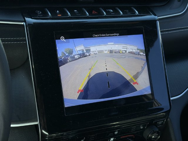 Used 2023 Jeep Grand Cherokee Altitude AWD/4WD image 13