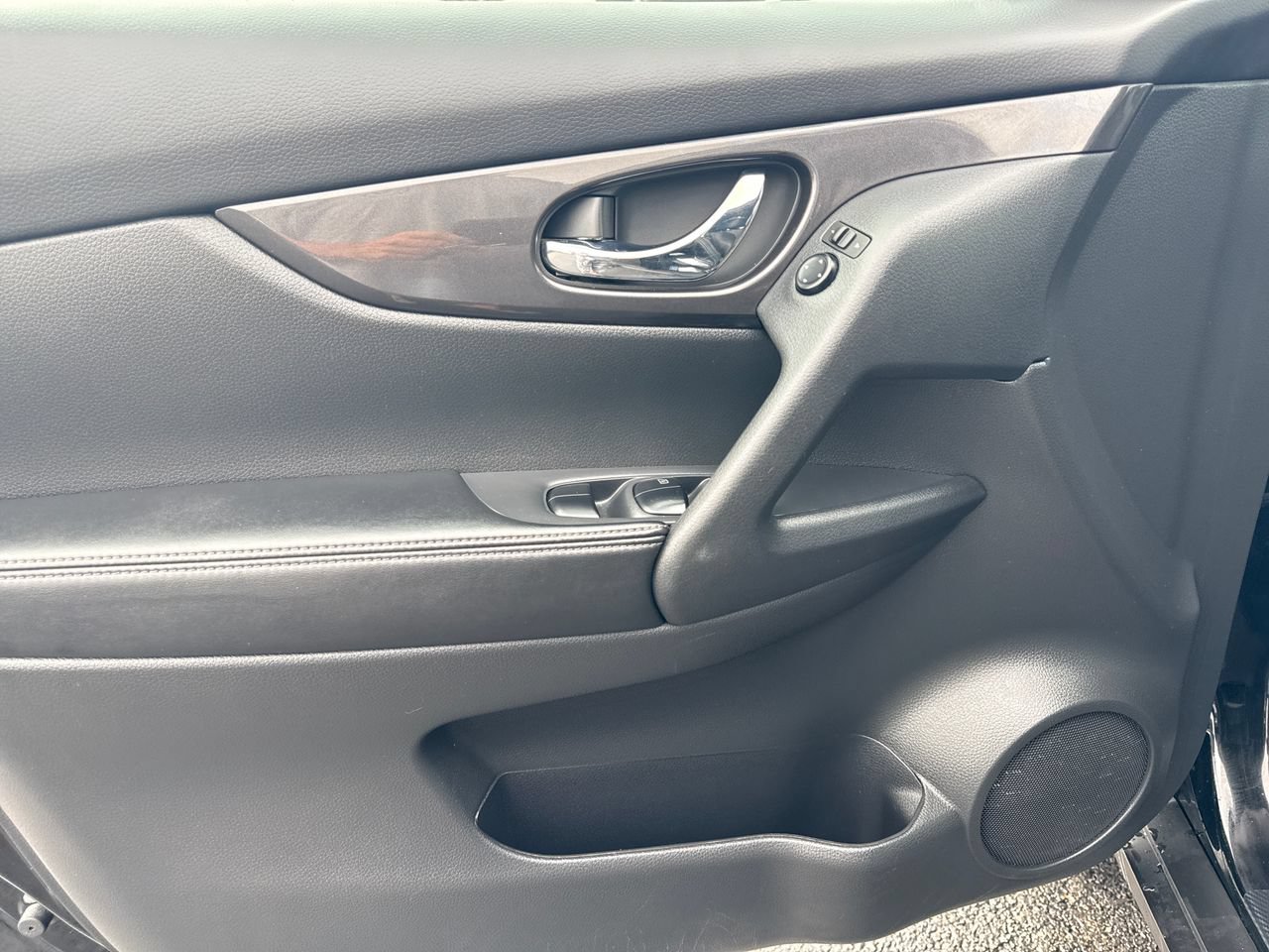 Used 2020 Nissan Rogue S AWD/4WD image 15