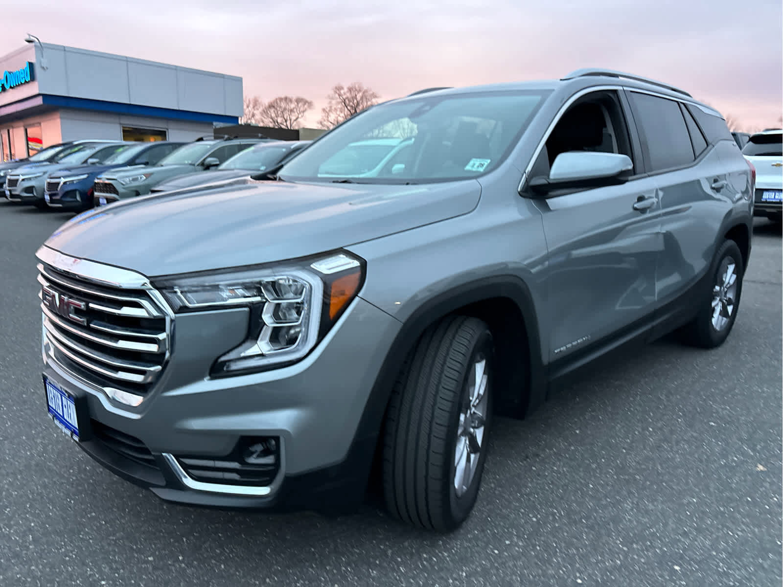 Used 2023 GMC Terrain SLT image 5