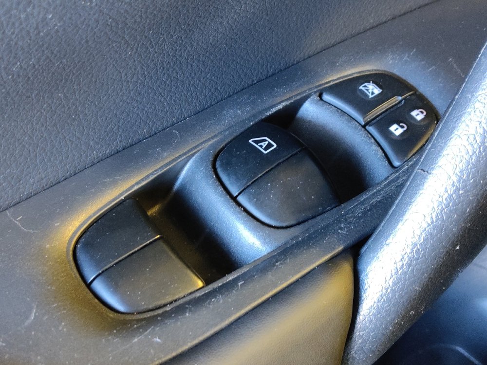 Used 2016 Nissan Rogue S FWD image 27