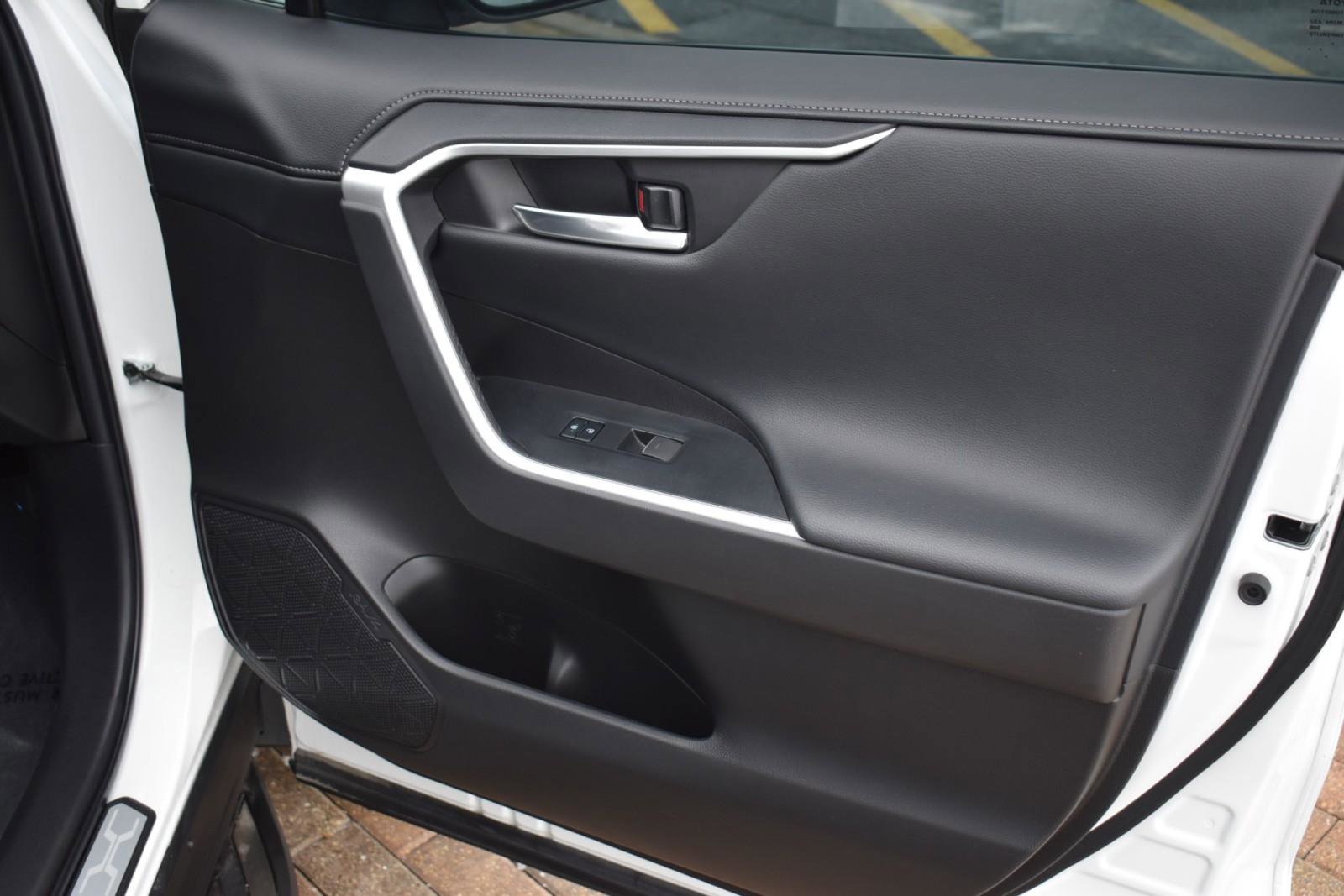 Used 2023 Toyota RAV4 Limited image 40