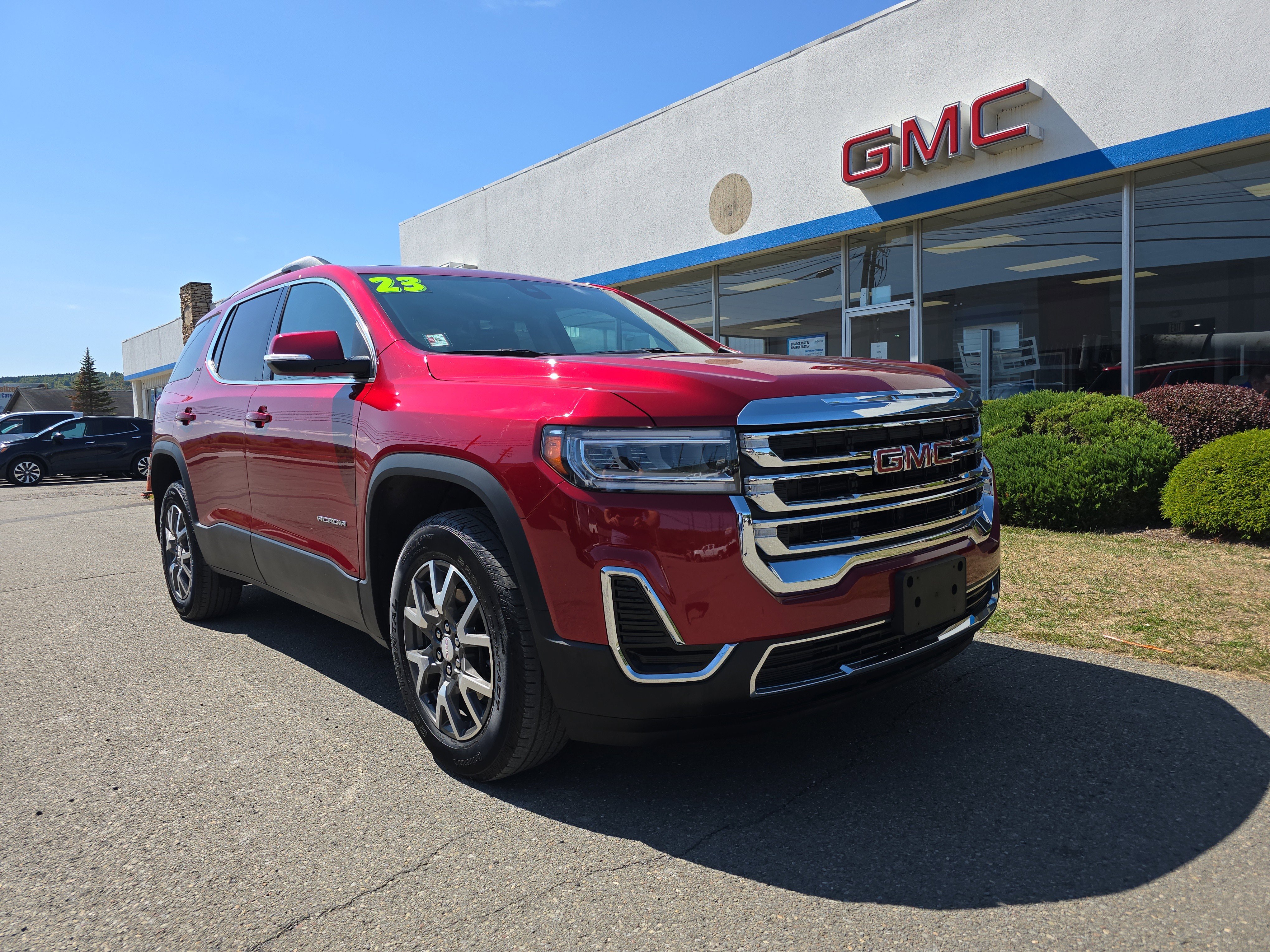 Used 2023 GMC Acadia SLE w/ Driver Convenience Package image 1
