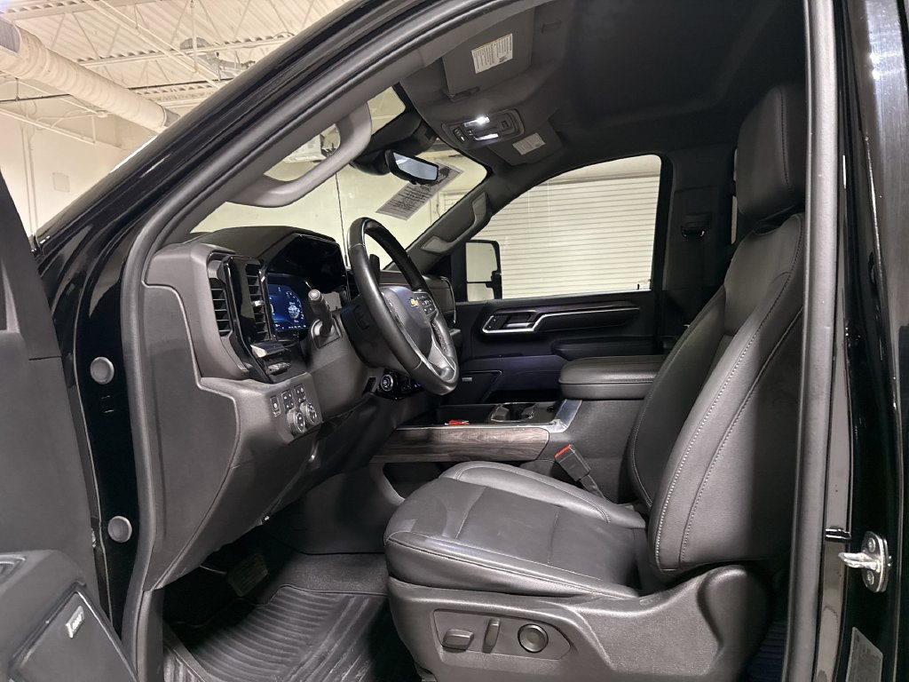 Used 2024 Chevrolet Silverado 2500 LTZ w/ LTZ Premium Package AWD/4WD image 20