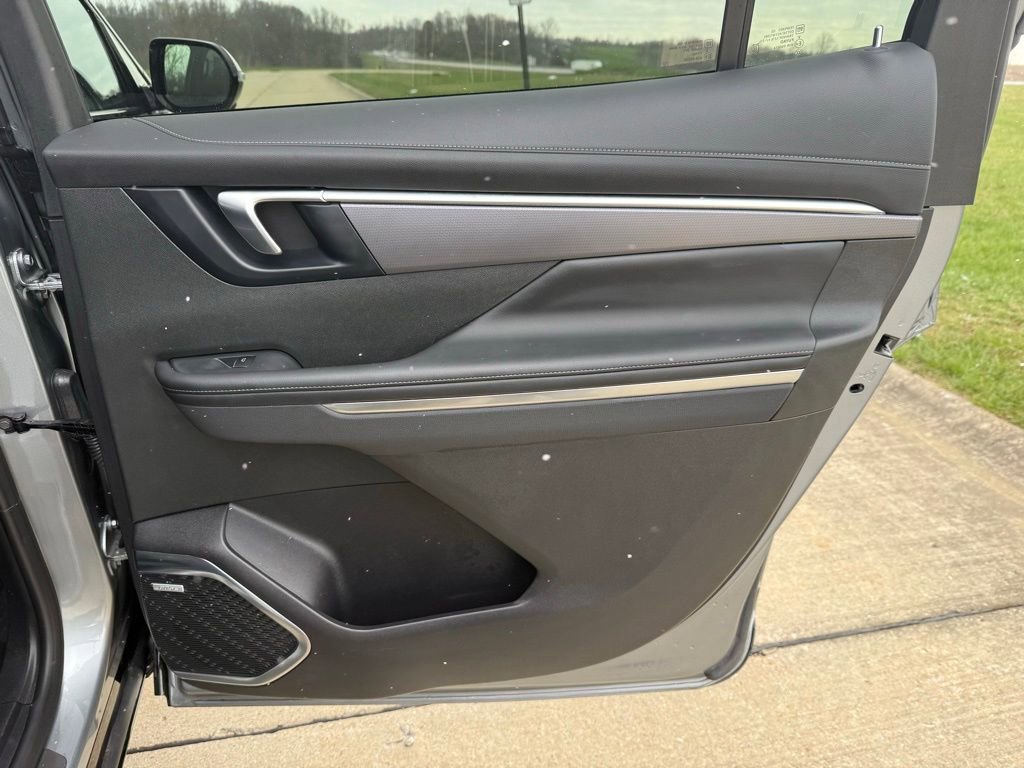 Used 2025 Buick Enclave Sport Touring image 17