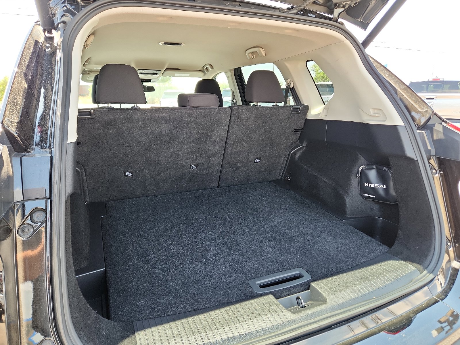 Used 2025 Nissan Rogue SV FWD image 8