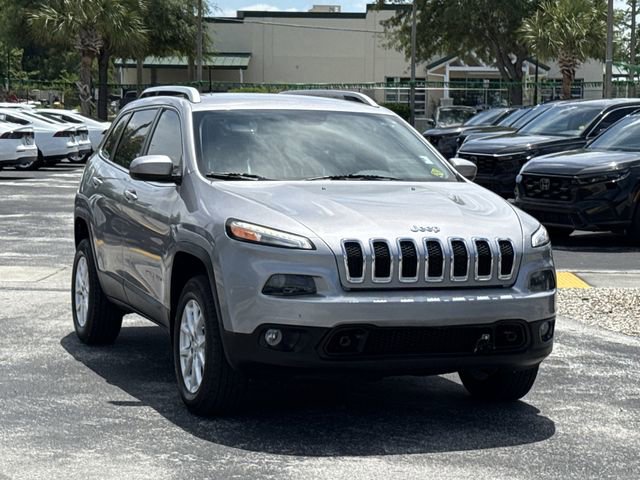 Used 2018 Jeep Cherokee Latitude Plus w/ Cold Weather Group image 2