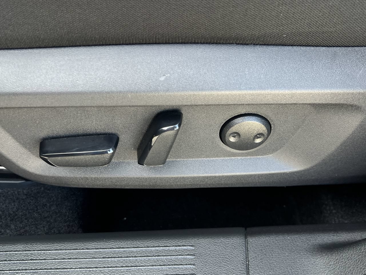 Certified 2025 Nissan Rogue SV AWD/4WD image 10