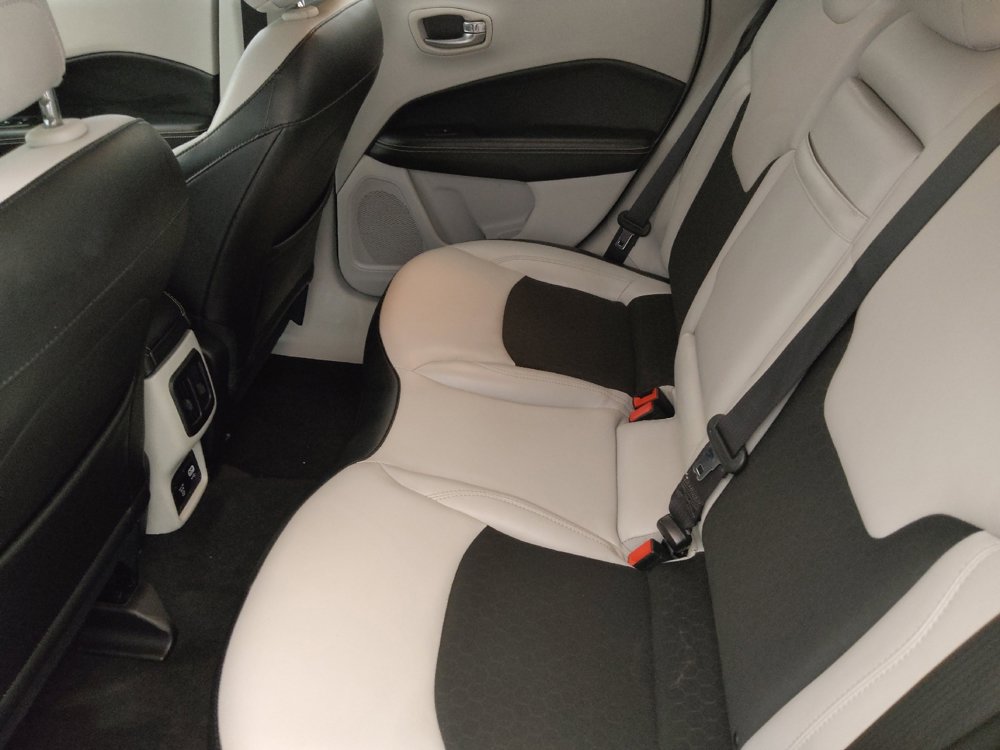 Used 2019 Jeep Compass Latitude w/ Popular Equipment Group FWD image 18