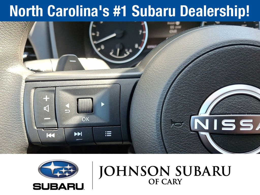 Used 2023 Nissan Rogue S AWD/4WD image 18