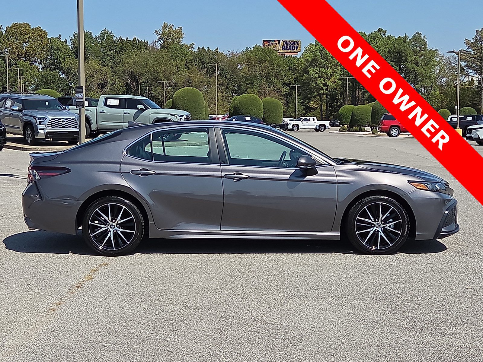 Used 2023 Toyota Camry SE FWD image 6