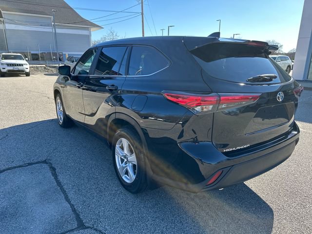 Used 2023 Toyota Highlander LE AWD/4WD image 5