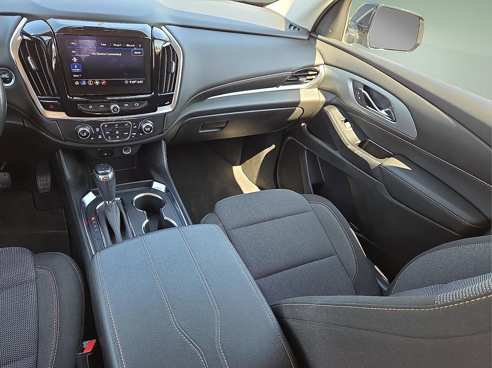 Used 2020 Chevrolet Traverse LT w/ LPO, Blackout Package image 13