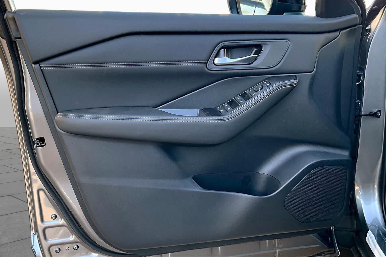 New 2026 Nissan Rogue Dark Armor AWD/4WD image 10