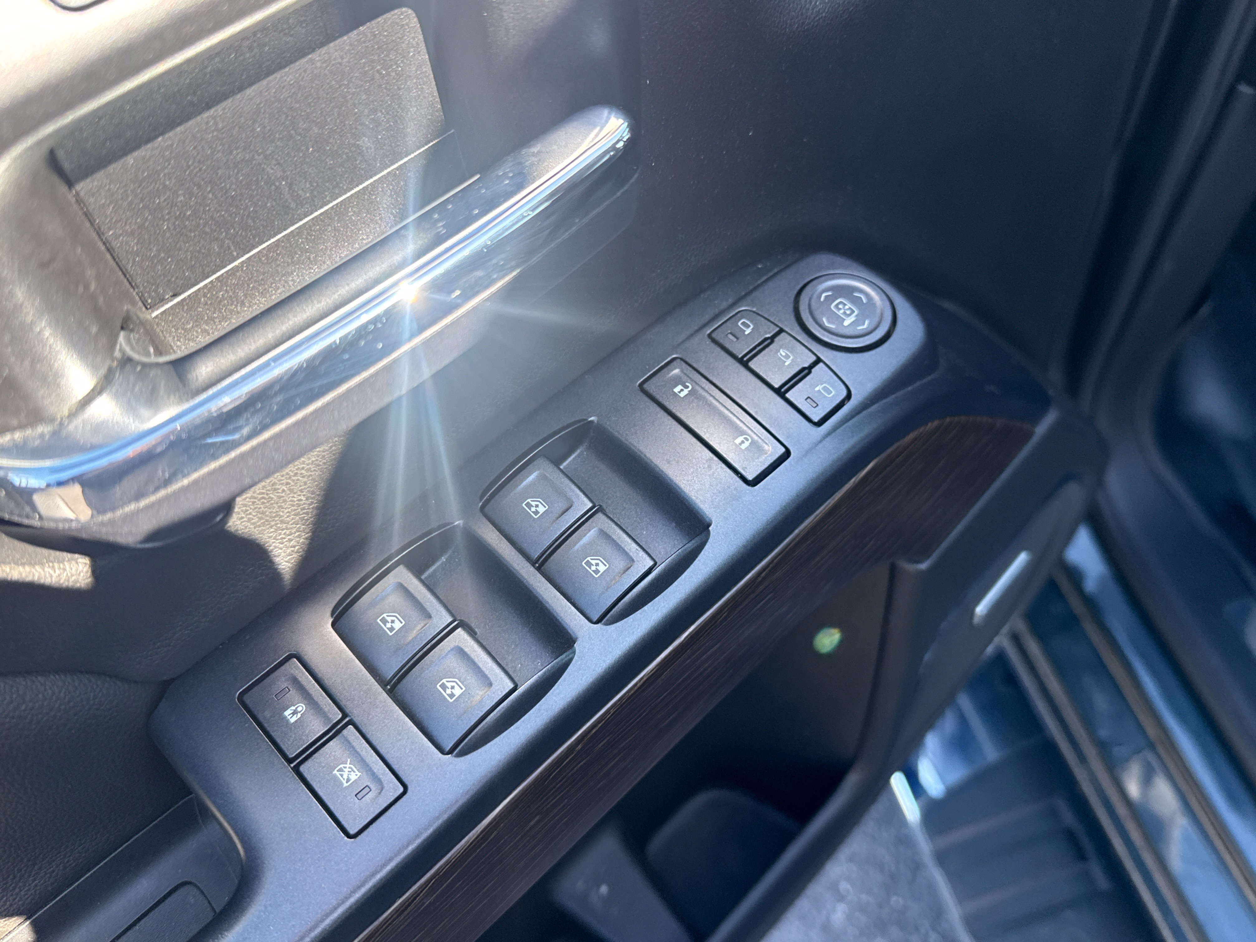 Used 2018 GMC Sierra 1500 Denali AWD/4WD image 17