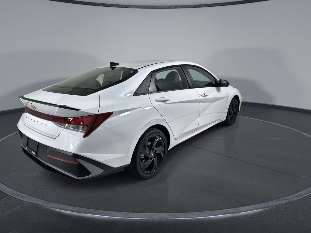 New 2026 Hyundai Elantra SEL Sport FWD image 8