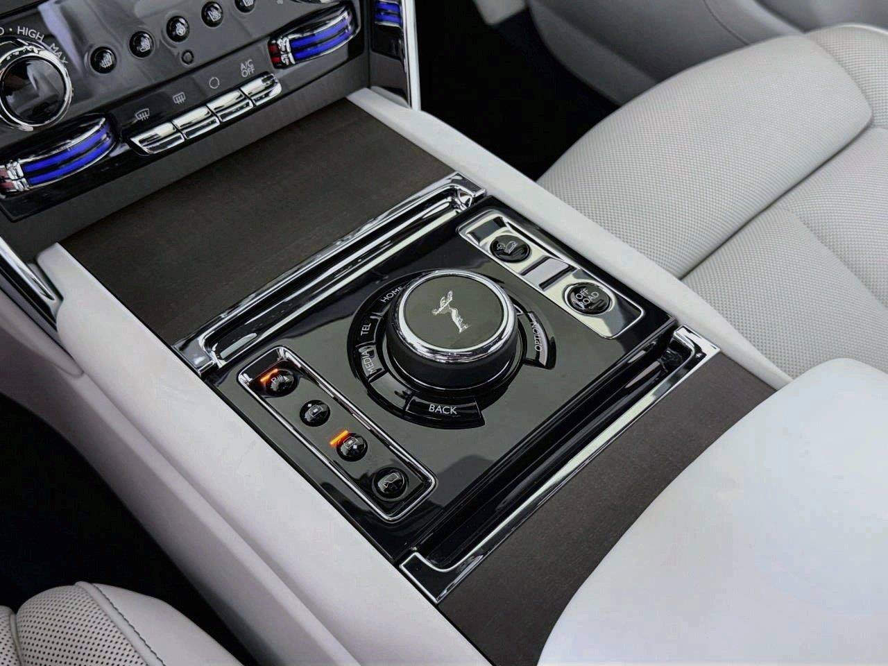 Used 2027 Rolls-Royce Cullinan AWD/4WD image 21
