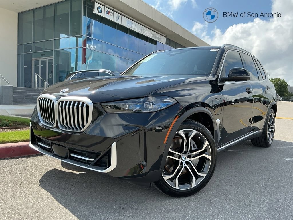Certified 2025 BMW X5 xDrive50e w/ Parking Assistance Package AWD/4WD image 1