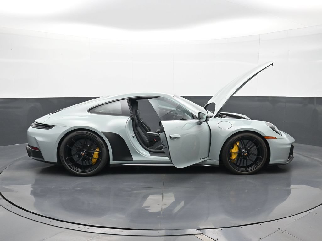 Certified 2025 Porsche 911 Carrera GTS RWD image 30