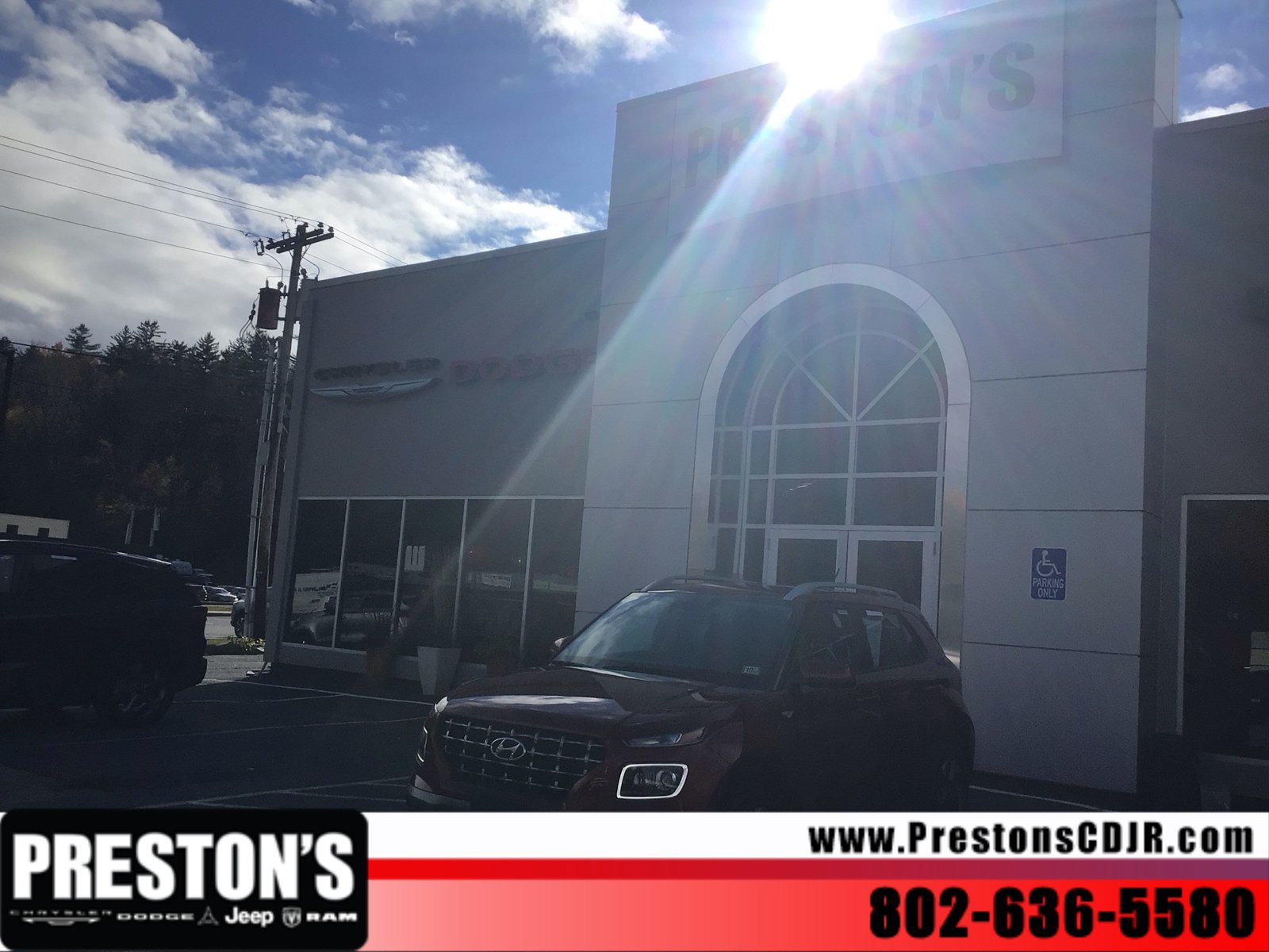 Used 2024 Hyundai Venue Limited FWD image 1