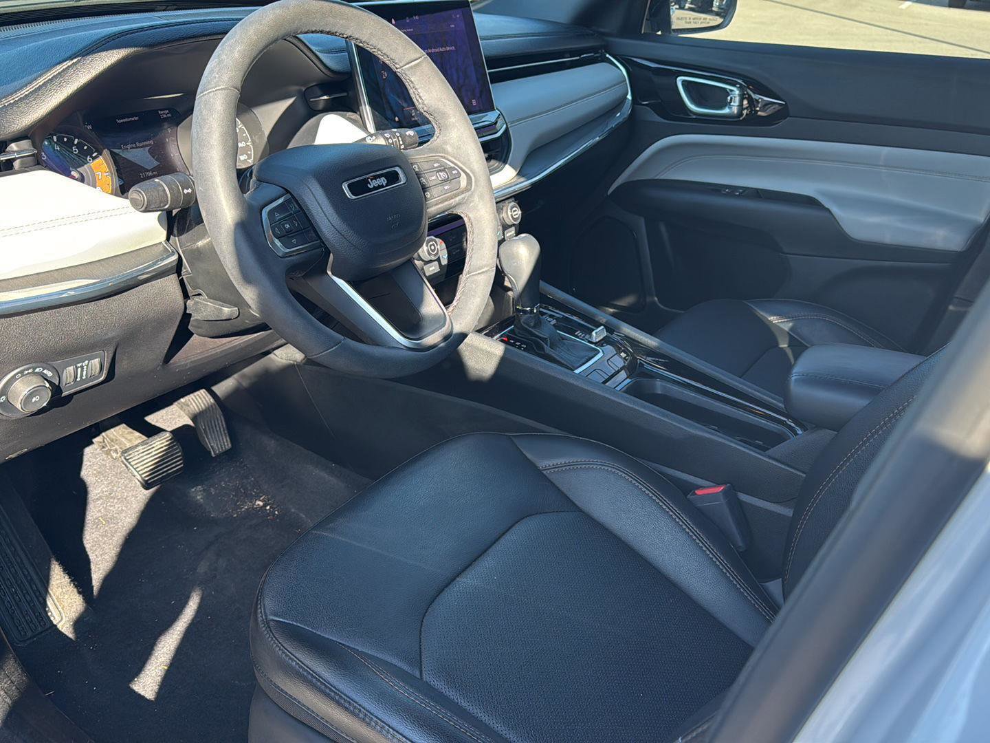 Used 2023 Jeep Compass Limited image 12