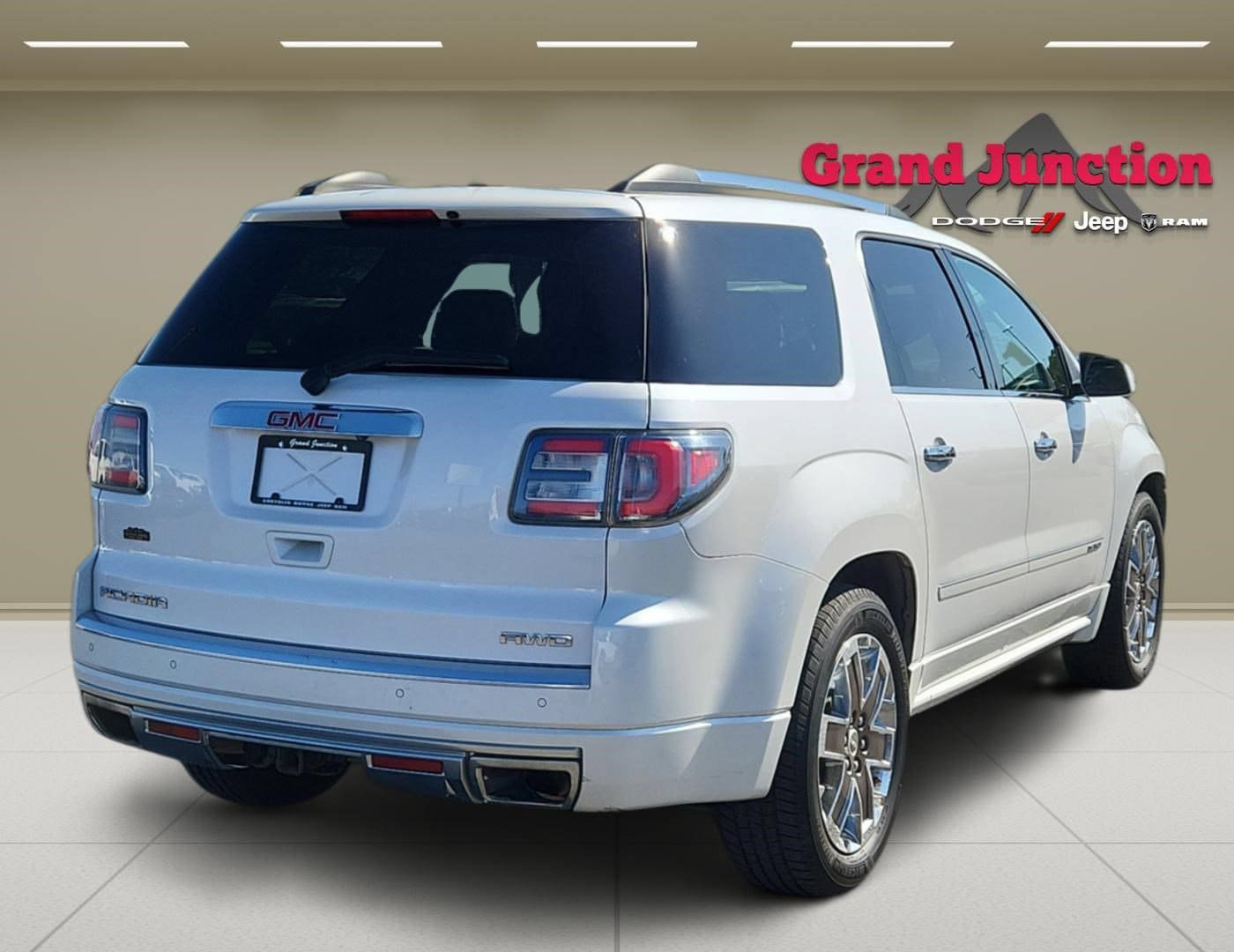 Used 2016 GMC Acadia Denali AWD/4WD image 4
