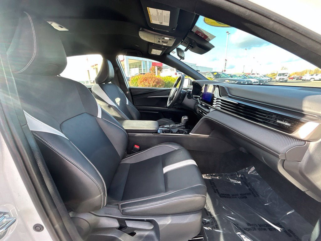 Used 2025 Toyota Camry SE FWD image 12