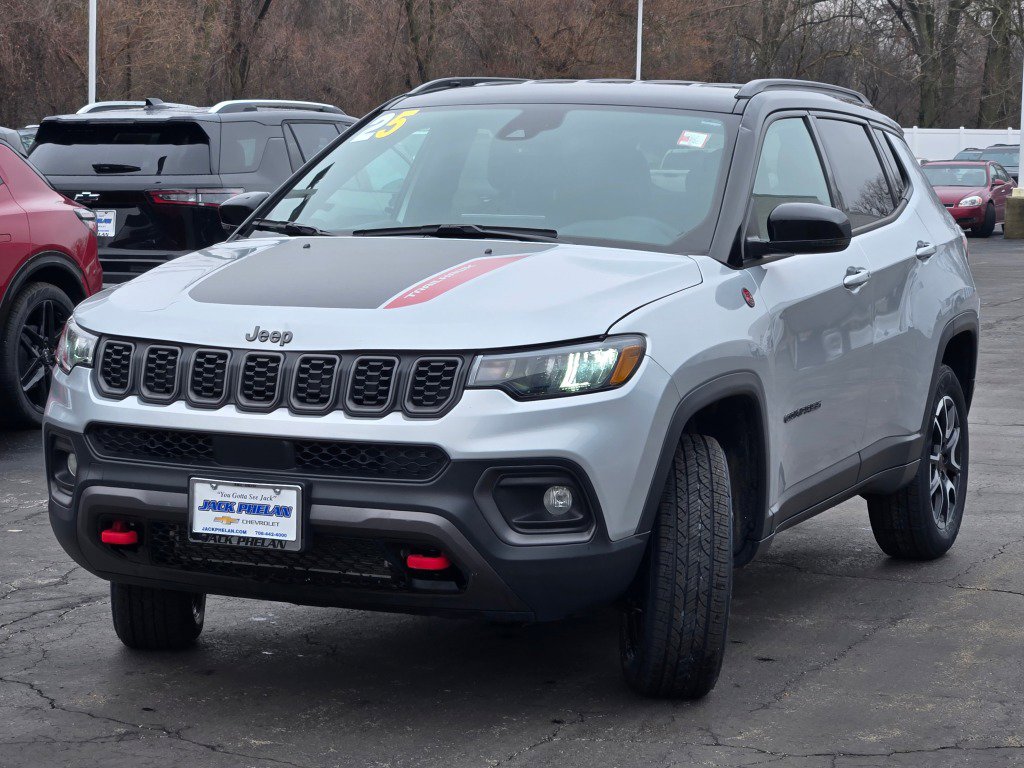 Used 2025 Jeep Compass Trailhawk AWD/4WD image 5