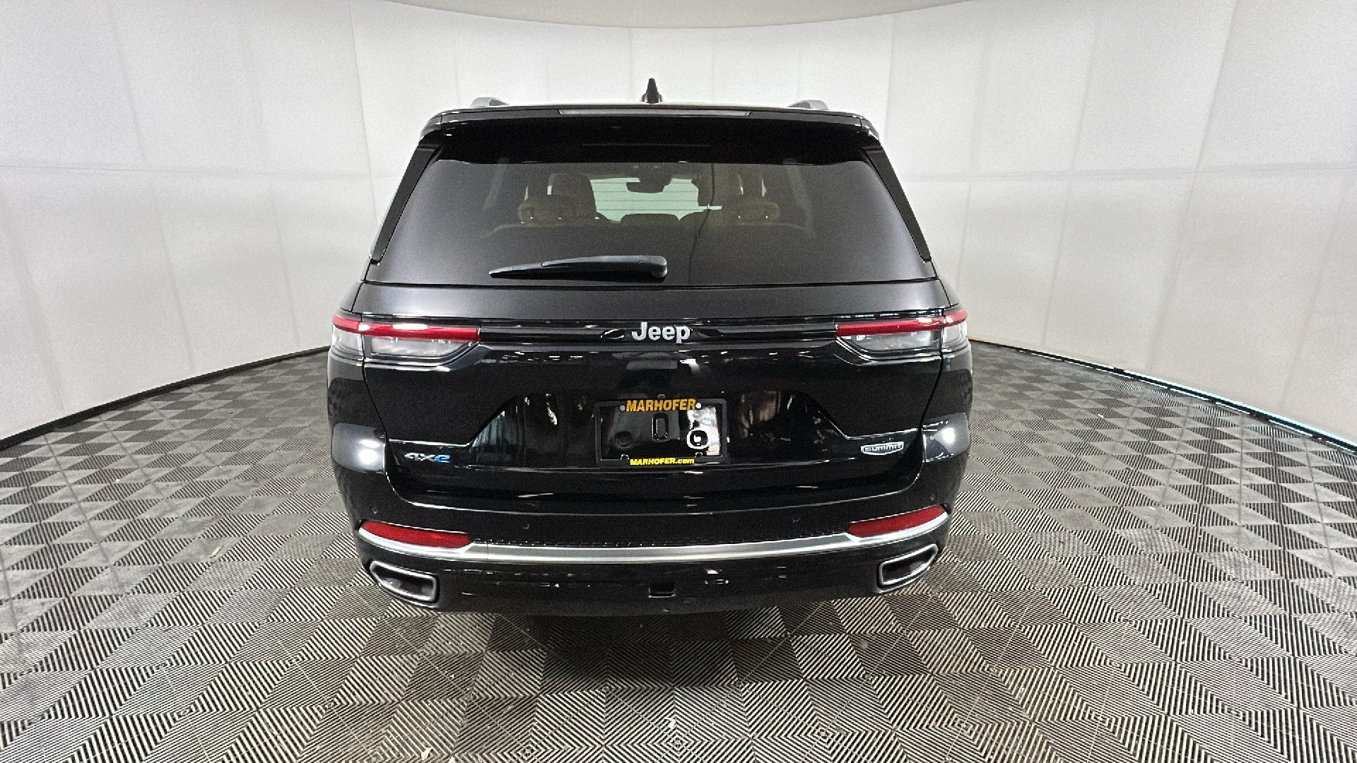 Used 2023 Jeep Grand Cherokee Summit AWD/4WD image 4
