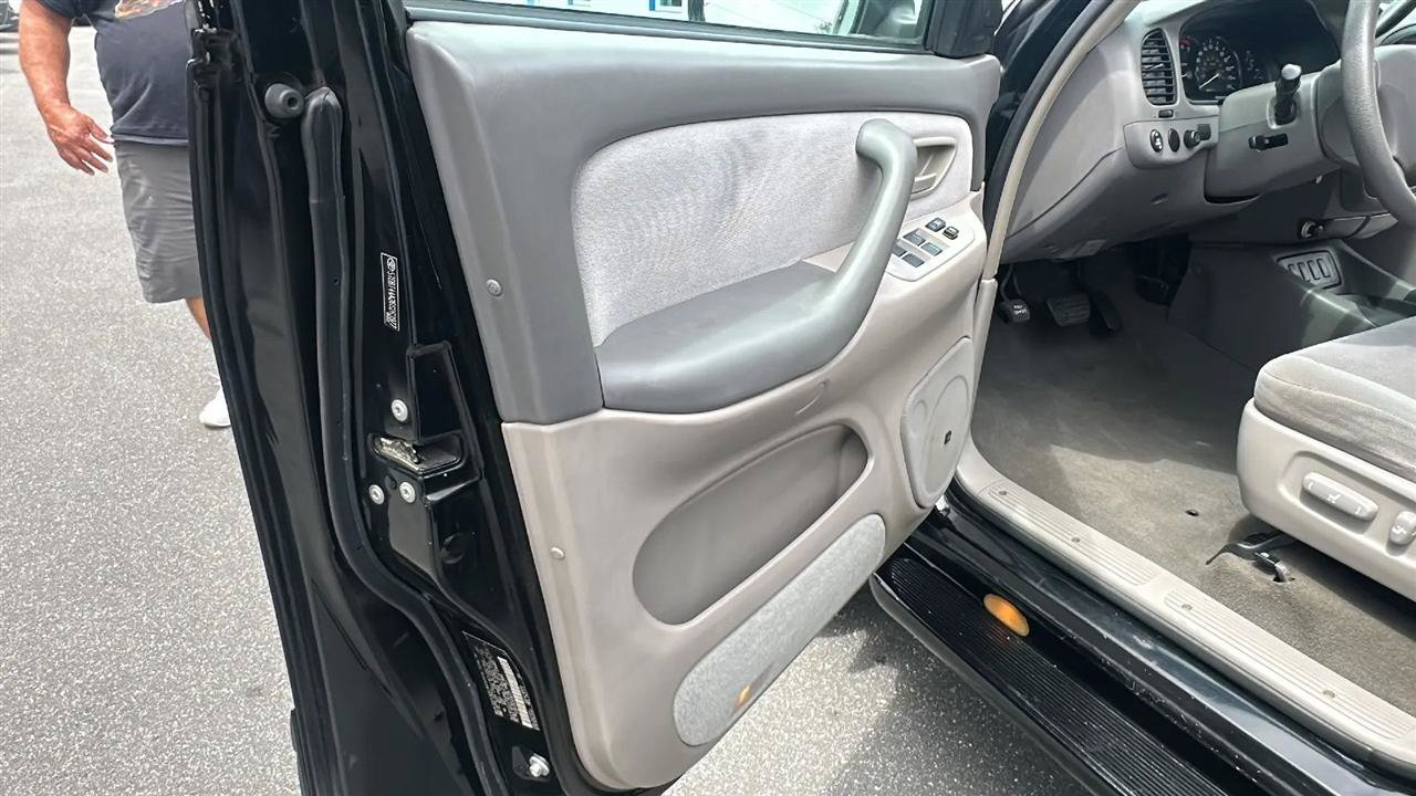 Used 2006 Toyota Sequoia SR5 AWD/4WD image 21