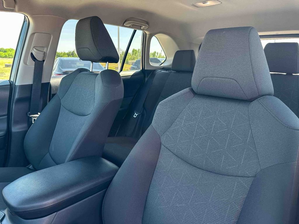 Used 2025 Toyota RAV4 XLE image 14