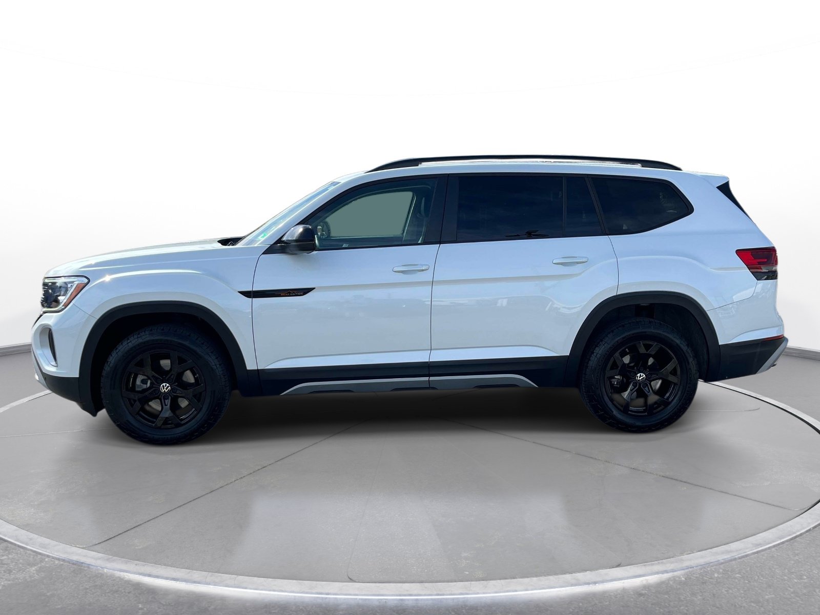 Used 2024 Volkswagen Atlas Peak Edition SEL AWD/4WD image 8