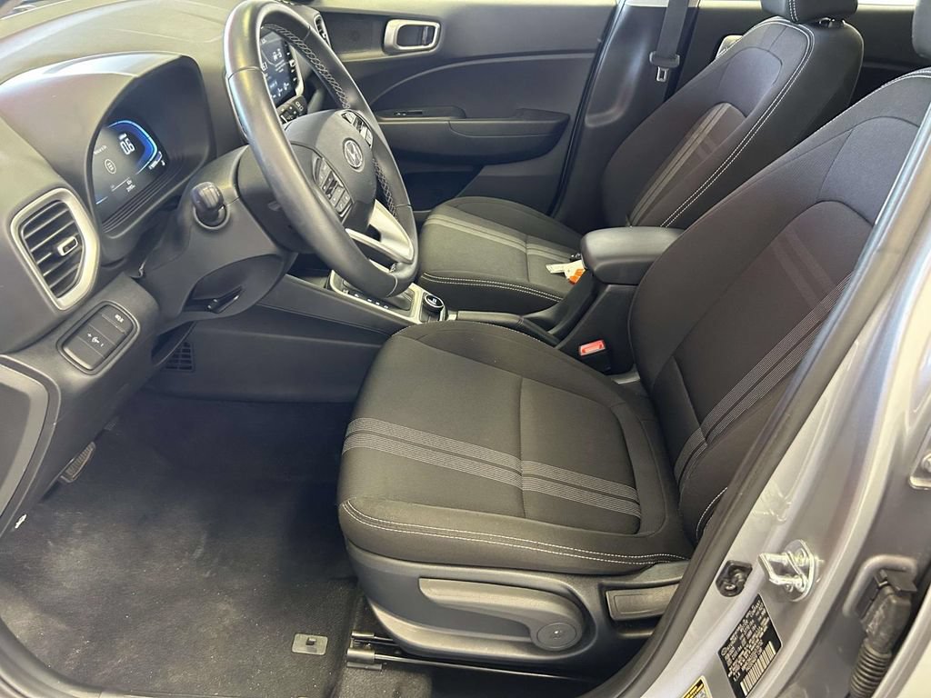 Used 2025 Hyundai Venue SEL FWD image 15