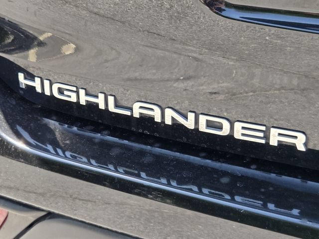 Used 2022 Toyota Highlander XLE AWD/4WD image 39