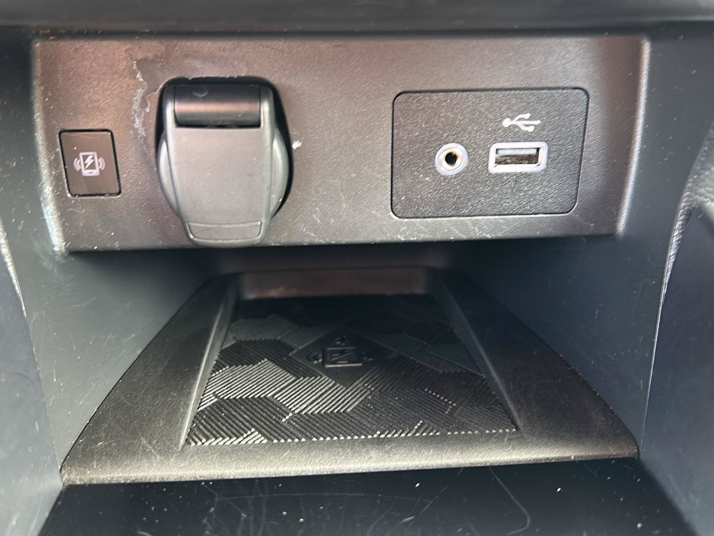 Used 2024 Nissan Versa SV FWD image 14